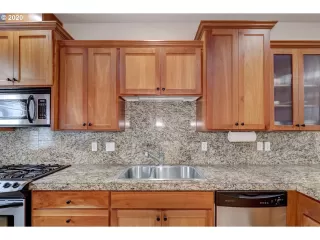 Photo #5: 20606805 Listing