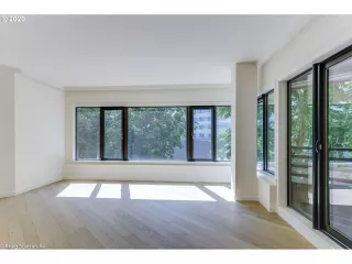 Photo #4: 20607701 Listing