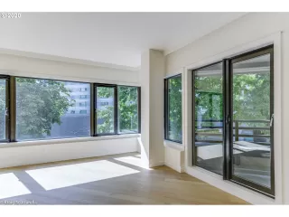 Photo #5: 20607701 Listing