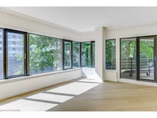 Photo #6: 20607701 Listing