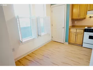 Photo #4: 20608944 Listing