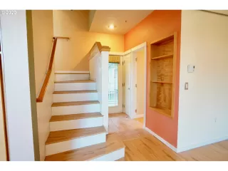 Photo #5: 20608944 Listing