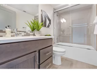 Photo #1: 20609709 Listing