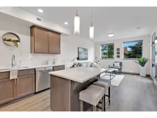 Photo #2: 20609709 Listing