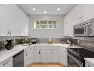 Photo #2: 20610757 Listing