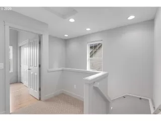 Photo #5: 20610757 Listing