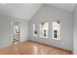 Photo #6: 20610757 Listing