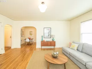 Photo #4: 20610912 Listing