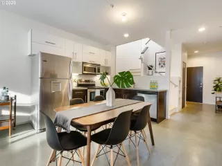 Photo #2: 20611247 Listing