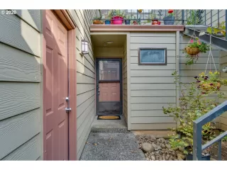 Photo #5: 20611387 Listing