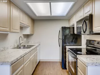 Photo #4: 20611709 Listing