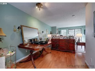 Photo #5: 20613267 Listing