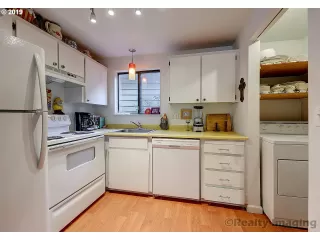 Photo #6: 20613267 Listing