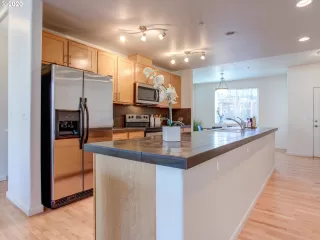 Photo #3: 20613283 Listing