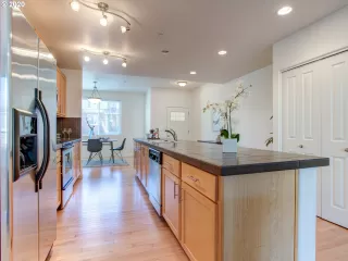 Photo #4: 20613283 Listing