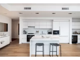 Photo #6: 20613315 Listing