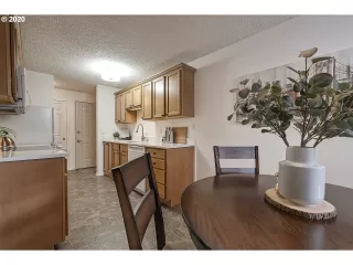 Photo #6: 20613426 Listing