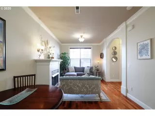 Photo #5: 20614286 Listing