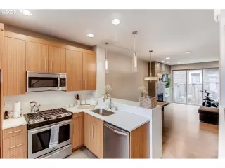 Photo #2: 20615614 Listing