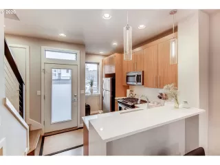 Photo #3: 20615614 Listing