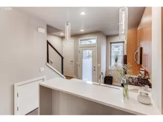Photo #4: 20615614 Listing