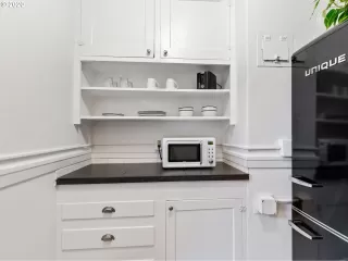 Photo #4: 20615772 Listing