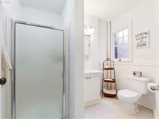 Photo #5: 20615772 Listing