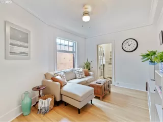 Photo #6: 20615772 Listing