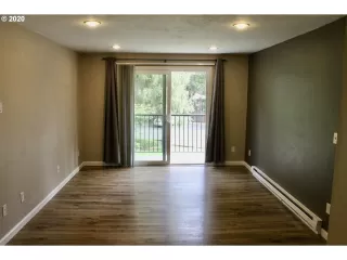 Photo #4: 20615944 Listing