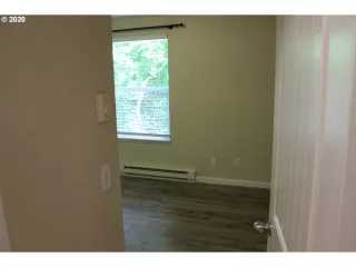 Photo #5: 20615944 Listing