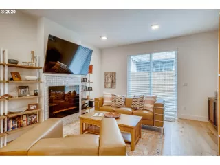 Photo #5: 20616170 Listing