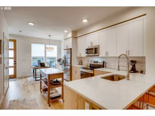 Photo #6: 20616170 Listing