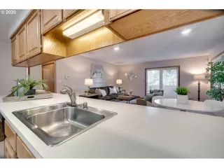 Photo #5: 20616405 Listing