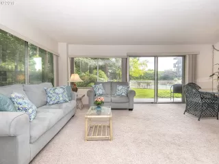 Photo #4: 20616977 Listing