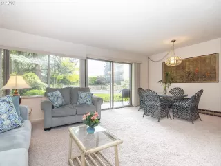 Photo #5: 20616977 Listing