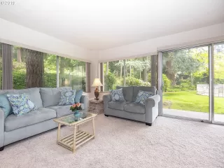 Photo #6: 20616977 Listing