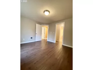 Photo #2: 20617291 Listing