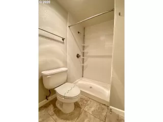 Photo #5: 20617291 Listing