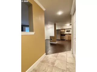 Photo #6: 20617291 Listing