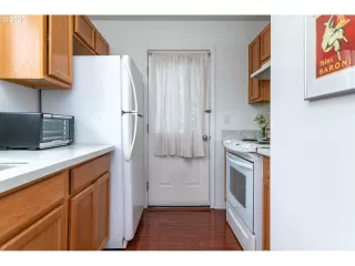 Photo #5: 20617307 Listing