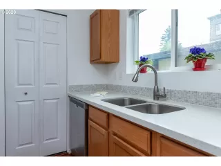 Photo #6: 20617307 Listing