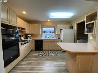 Photo #6: 20617652 Listing