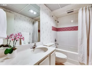 Photo #3: 20617786 Listing