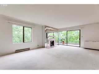 Photo #4: 20617786 Listing