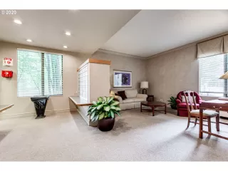 Photo #5: 20617786 Listing