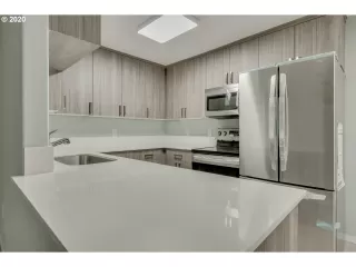 Photo #4: 20617886 Listing