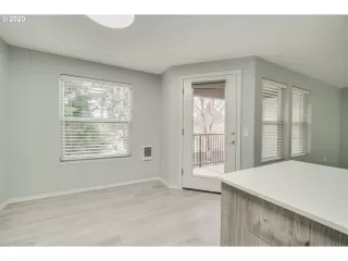 Photo #6: 20617886 Listing