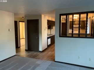 Photo #4: 20618247 Listing