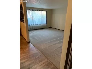 Photo #5: 20618247 Listing