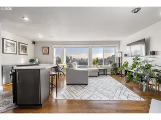 Photo #2: 206183897 Listing